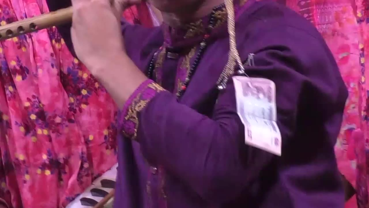 মুখ লাল ওরে বাবা কি বাজনা দেখালো