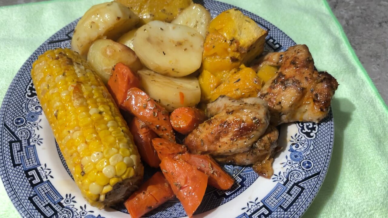 My dinner - roast chicken 🍗🥔🥕🌽