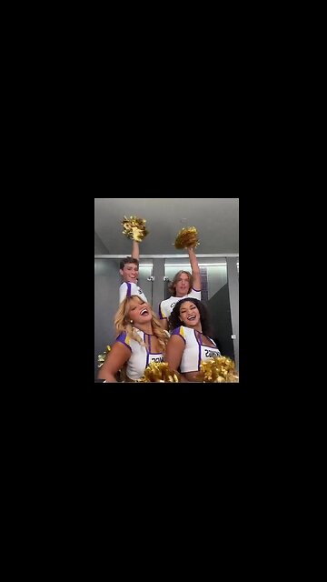 Minnesota Vikings show off their new MALE CHEERLEADERS sharing girls bathroom