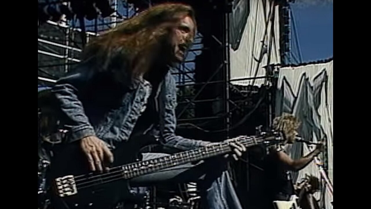 Legendary Cliff Burton Live in 1985 - Metallica - For Whom The Bells Toll (Cliff 'Em All) Just Awesome