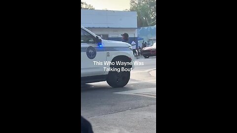 Miami Cop’s Viral Moment: Confidence or Controversy? 🚨🍑