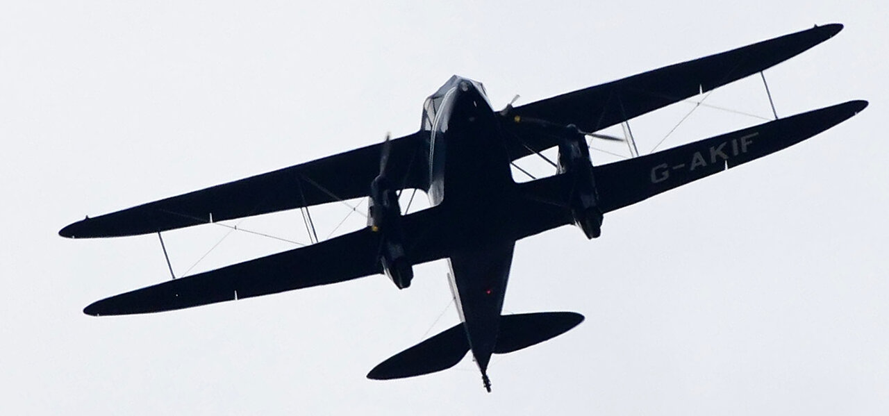 G-AKIF OVERHEAD 15M DISTANCE PROHIBITED AIRSPACE UNSAFE FLY REPORTED