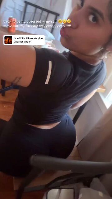 Gianna GYAT to have a seat