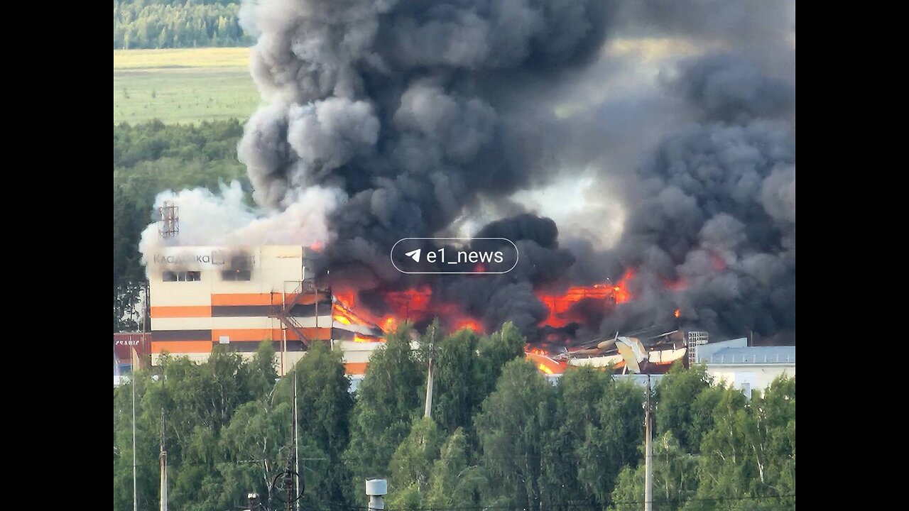 🔥 A warehouse in Yekaterinburg almost completely burned down.