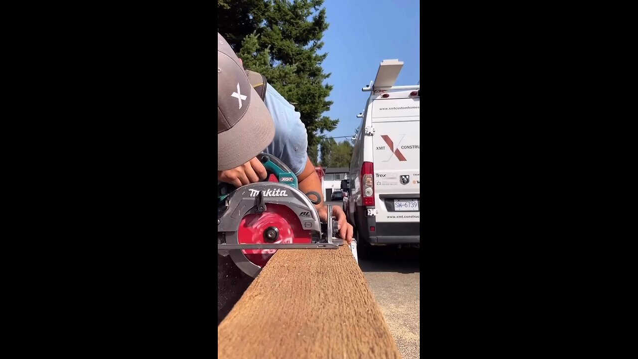 And that’s how you saw wood 🪵 🪚