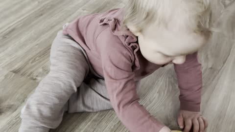 Baby Kayla Loves Her New Toy Piano 🎹🥹