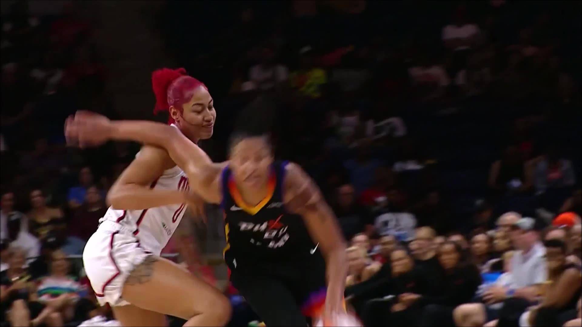 👀 Shakira Austin ELBOWED in JAW by Alyssa Thomas | WNBA womens basketball