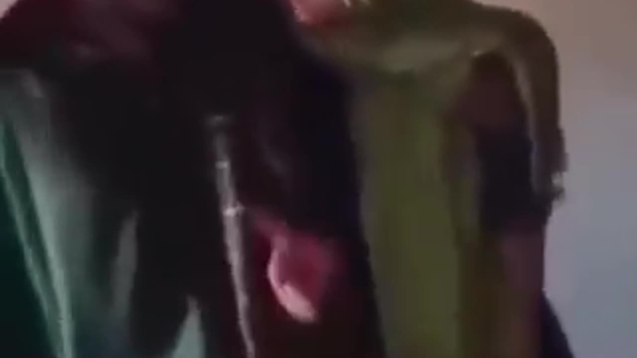 アフガニスタン。幼児と結婚する爺ー！
