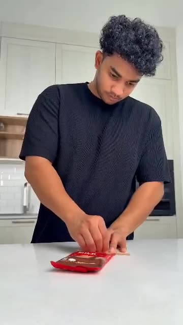 Kit kat අයිස් ක්‍රීමක් කමු ද 😍