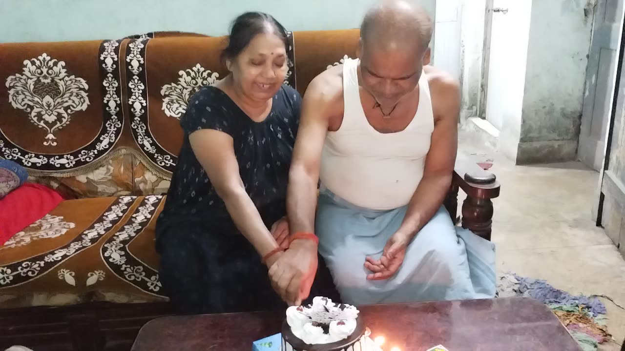 Parents party in nostalgia way🥰