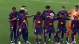 Raphinha trying to reconcile Gavi and Fermin