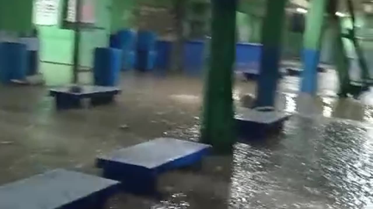 Grave inundación en colegio de Cartagena