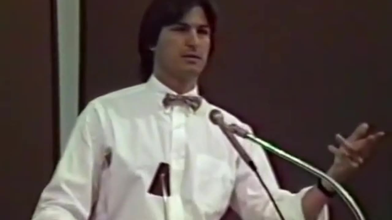 Steve Jobs predicts the future... again