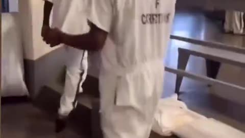 Prisoner Took a 💩 In The Shower and Got Beaten