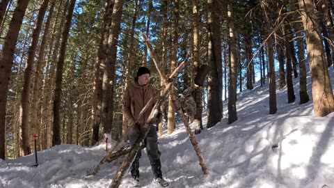 Surviving a Freezing Cold Night with a Long-Log Fire - 2 Days Solo Bushcraft