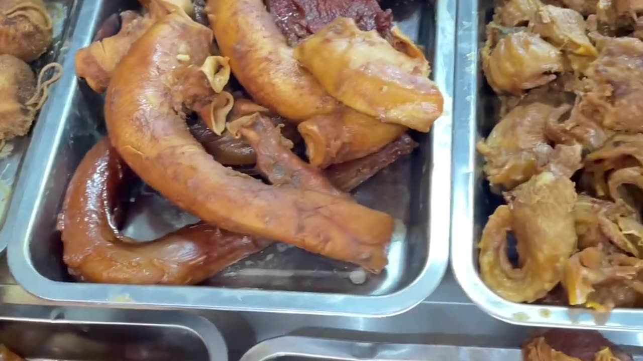 @阿连吃遍长治 小师徒要离开了，师傅请吃一顿全牛火锅作为告别#没有什么是火锅不能刷的#省饭课代表 #天儿冷吃点啥 #文和成牛匠全牛火锅 #干净饮食