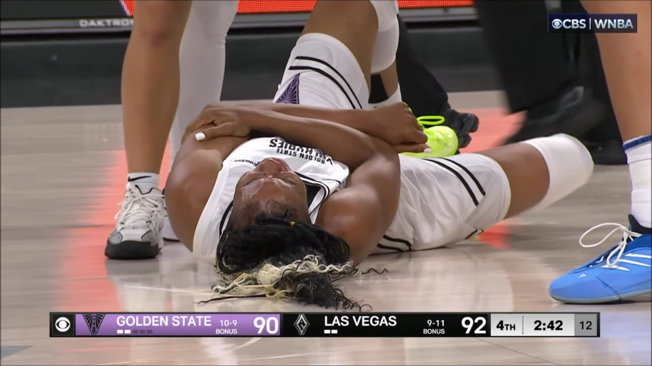 👀 TECH, A'ja Wilson FLATTENS Thornton | LV Aces vs Golden State Valkyries, WNBA women's basketball