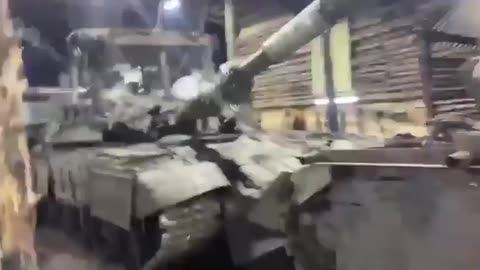 Footage of the repair of a T-80U