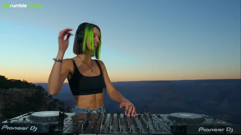 Miss Monique @ Grand Canyon (Arizona, USA) [Melodic Techno/ Progressive House DJ Mix]