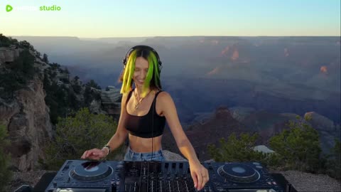 Miss Monique @ Grand Canyon (Arizona, USA) [Melodic Techno/ Progressive House DJ Mix]