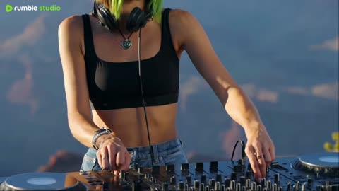 Miss Monique @ Grand Canyon (Arizona, USA) [Melodic Techno/ Progressive House DJ Mix]