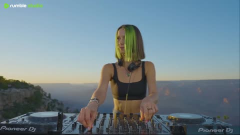 Miss Monique @ Grand Canyon (Arizona, USA) [Melodic Techno/ Progressive House DJ Mix]