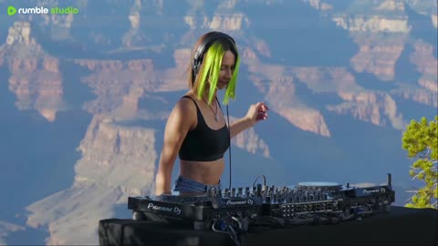Miss Monique @ Grand Canyon (Arizona, USA) [Melodic Techno/ Progressive House DJ Mix]