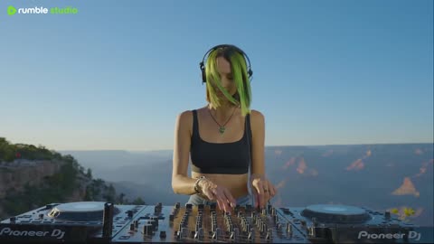 Miss Monique @ Grand Canyon (Arizona, USA) [Melodic Techno/ Progressive House DJ Mix]