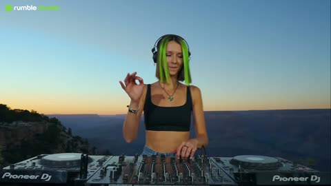 Miss Monique @ Grand Canyon (Arizona, USA) [Melodic Techno/ Progressive House DJ Mix]
