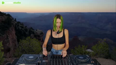 Miss Monique @ Grand Canyon (Arizona, USA) [Melodic Techno/ Progressive House DJ Mix]