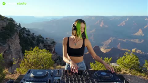 Miss Monique @ Grand Canyon (Arizona, USA) [Melodic Techno/ Progressive House DJ Mix]