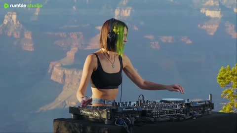 Miss Monique @ Grand Canyon (Arizona, USA) [Melodic Techno/ Progressive House DJ Mix]