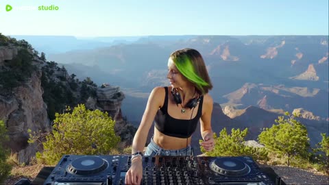 Miss Monique @ Grand Canyon (Arizona, USA) [Melodic Techno/ Progressive House DJ Mix]