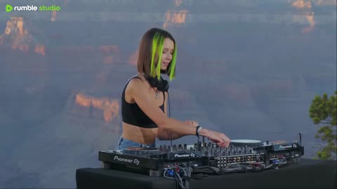 Miss Monique @ Grand Canyon (Arizona, USA) [Melodic Techno/ Progressive House DJ Mix]