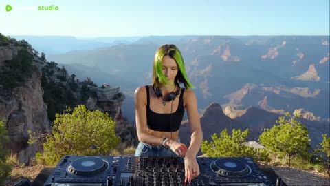 Miss Monique @ Grand Canyon (Arizona, USA) [Melodic Techno/ Progressive House DJ Mix]