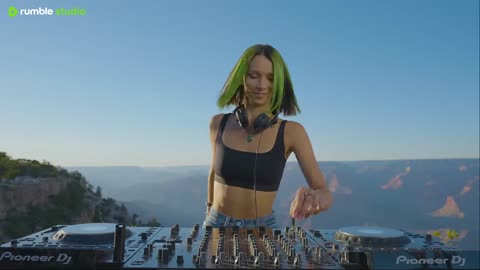 Miss Monique @ Grand Canyon (Arizona, USA) [Melodic Techno/ Progressive House DJ Mix]