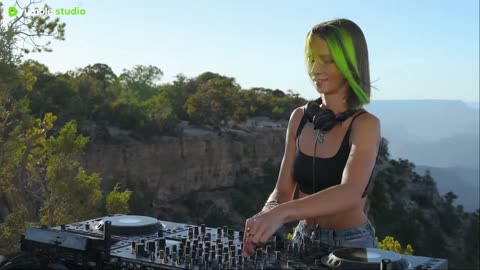 Miss Monique @ Grand Canyon (Arizona, USA) [Melodic Techno/ Progressive House DJ Mix]