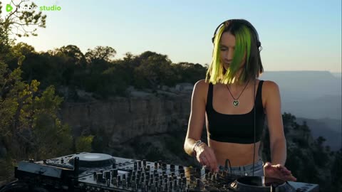 Miss Monique @ Grand Canyon (Arizona, USA) [Melodic Techno/ Progressive House DJ Mix]