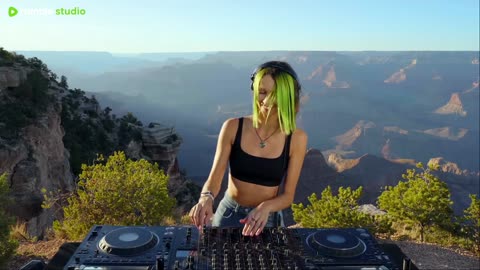 Miss Monique @ Grand Canyon (Arizona, USA) [Melodic Techno/ Progressive House DJ Mix]