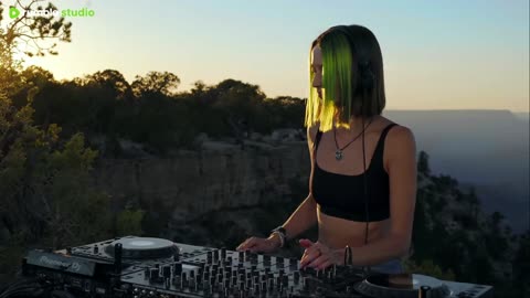Miss Monique @ Grand Canyon (Arizona, USA) [Melodic Techno/ Progressive House DJ Mix]