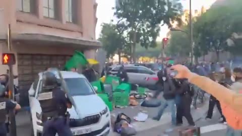 Frankreich steht in Flammen 🔥