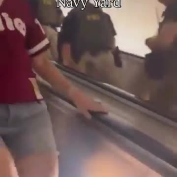 Federal Agent destroys leftist protester with a single sentence