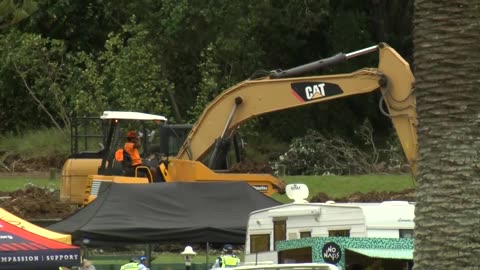 NZ landslides: rescue effort could take days, six still missing