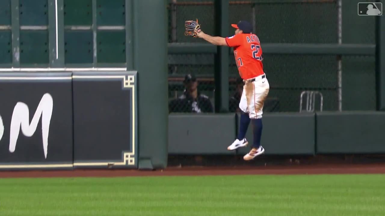 José Altuve al mejor estilo de Astroboy en el LF