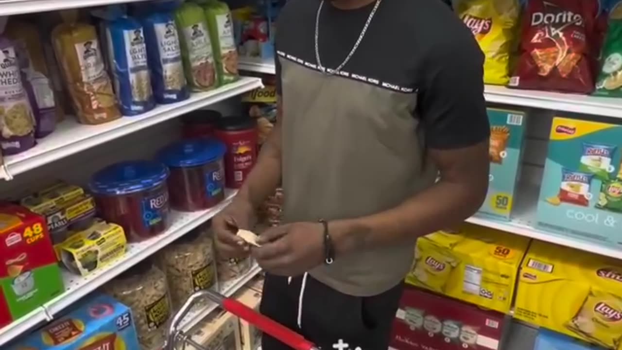 Millionaire blessed a man at grocery store for paying for paper towel.hd