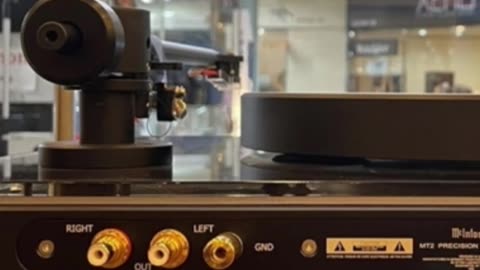 McIntosh MT2 Turntable