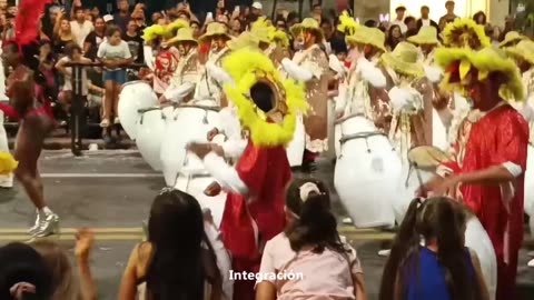 Comparsas en el Desfile inaugural del Carnaval 2026 - Montevideo 22/01/2026