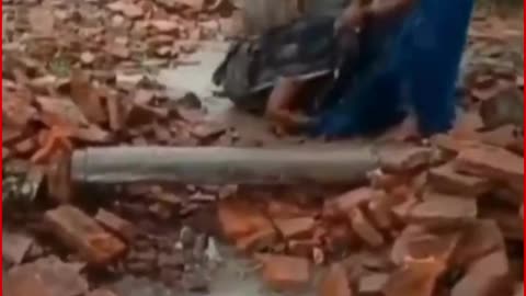 Jhansi: Women Clash Over Brick Placement, Video Goes Viral!