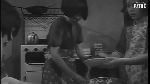 1950s Britain. The 16 children of Mr and Mrs O' Hare lives happily on a single wage of £7 a week
