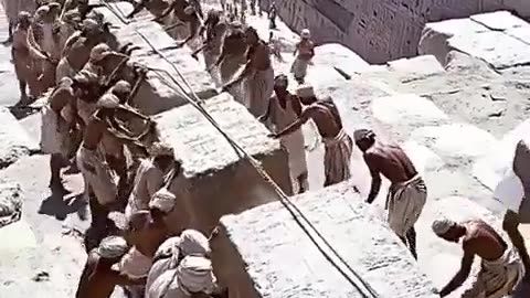Budowa piramid